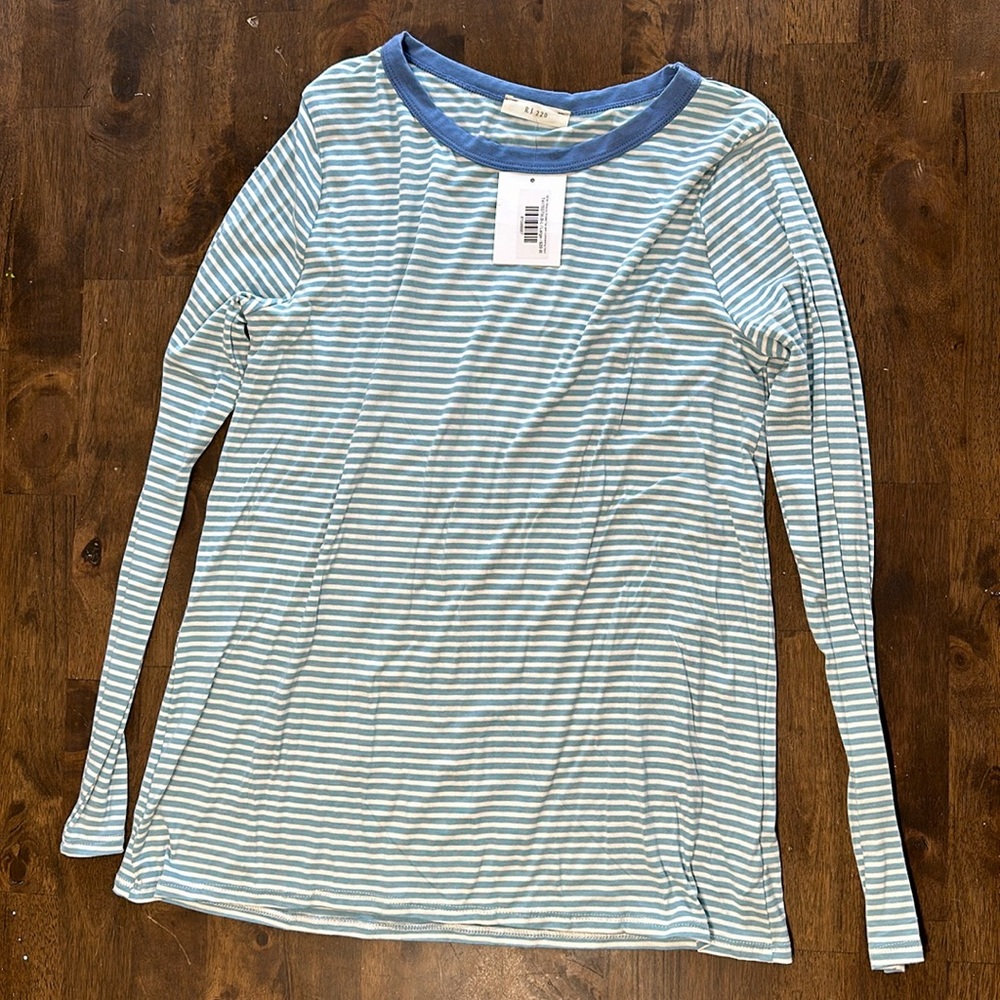 New with tags long sleeve t shirt